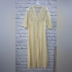 Vintage 70s beautiful cream duster
